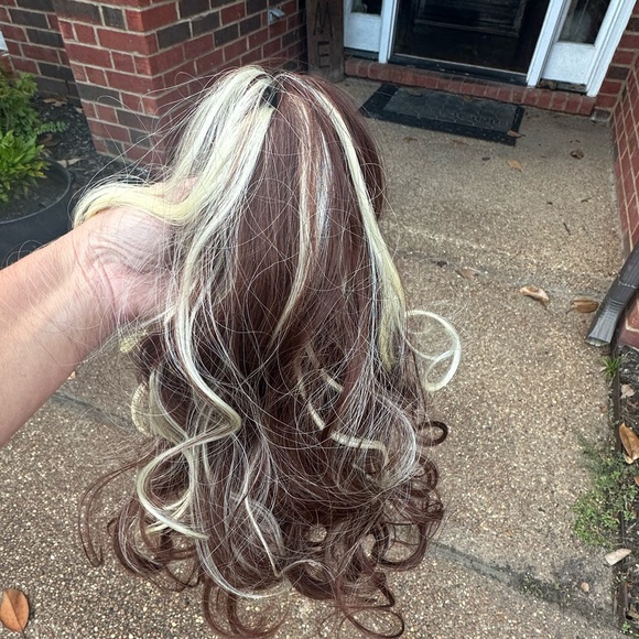 New Clip In Ponytail Brown and blonde. Sent wrong color never worn. - Picture 5 of 9